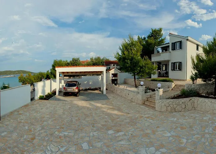 Zeljko By Interhome Tatil Evi